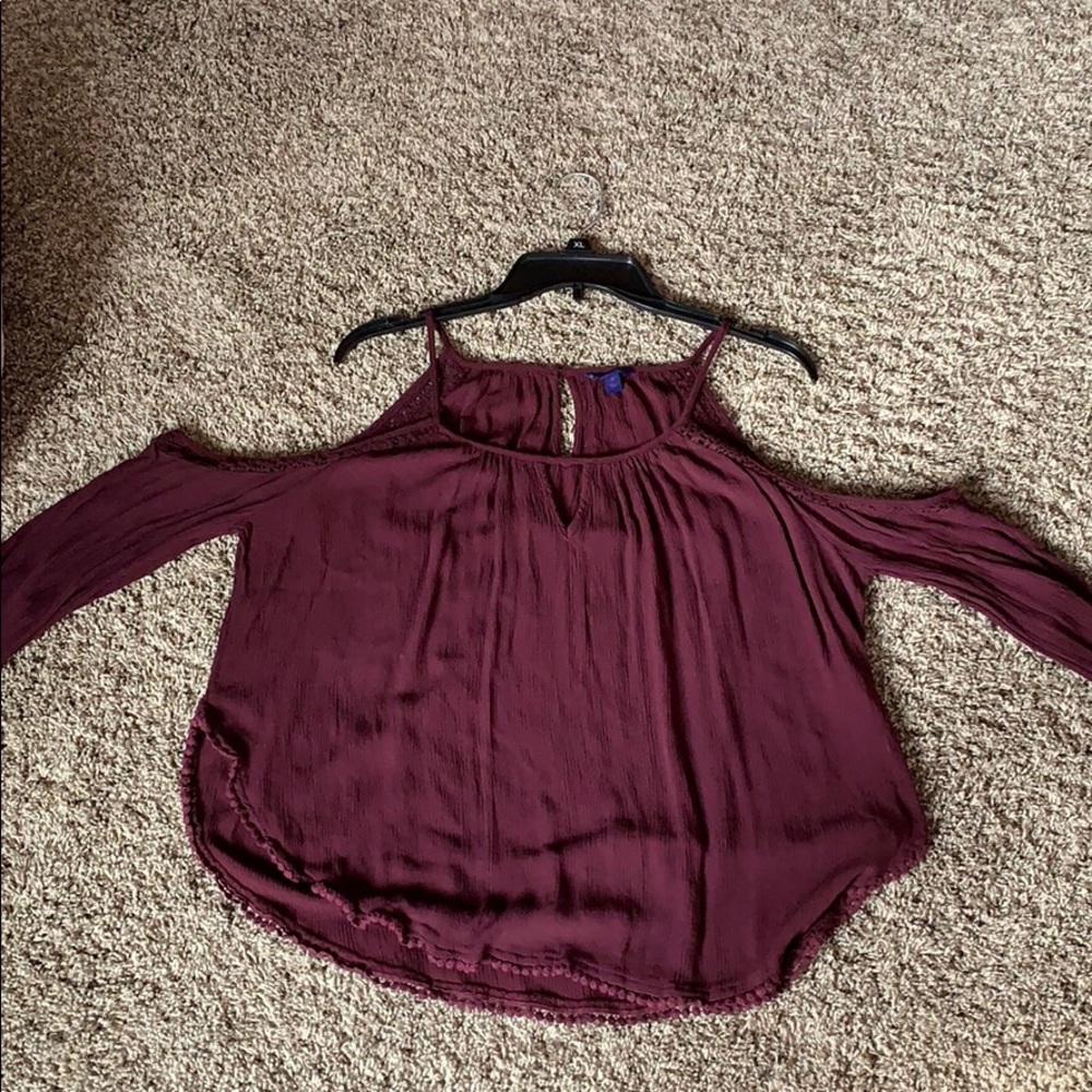 Open shoulder long sleeve maroon shirt